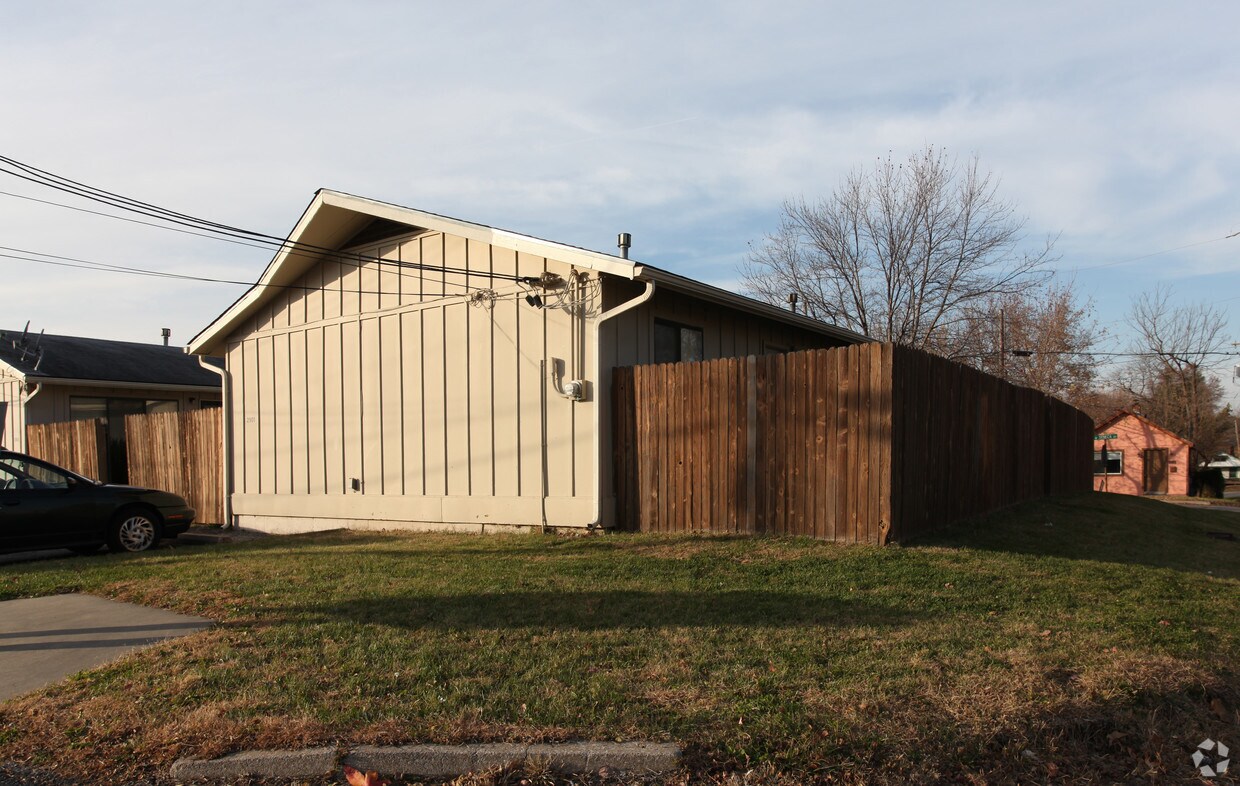 29012911 W Seneca Ave, Kansas City, KS 66103 Apartments in Kansas