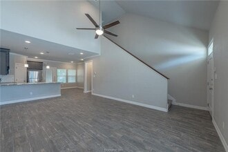 Building Photo - 707 Dominik Dr