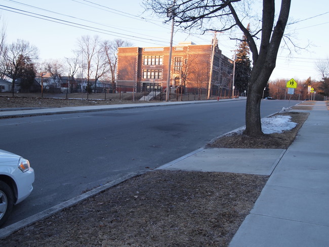 Building Photo - 252 Elm St