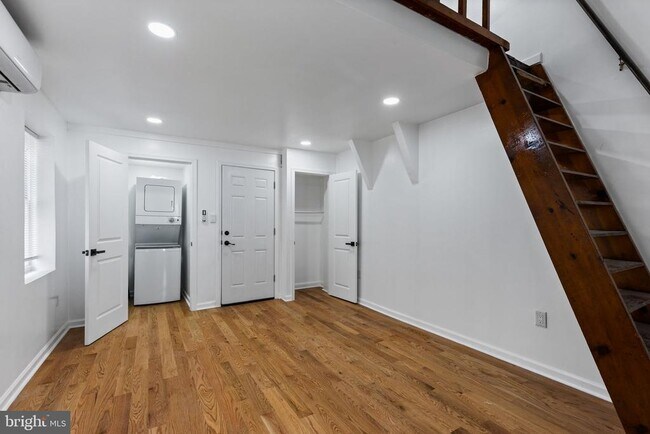 Building Photo - 1223 Spruce St