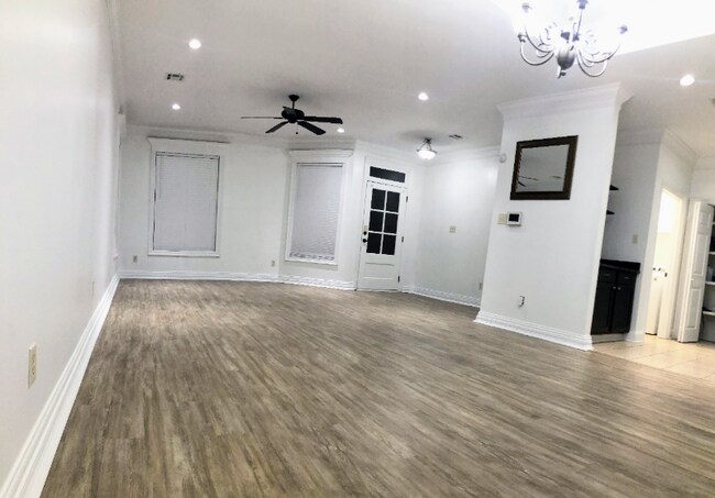 Building Photo - 124 Legend Creek Dr