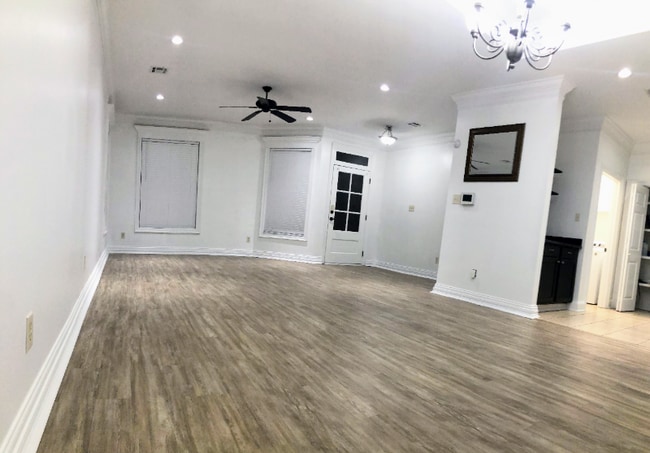 Foto del edificio - 124 Legend Creek Dr