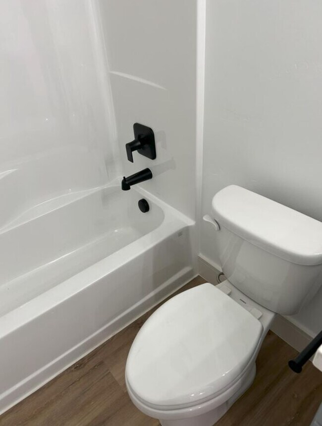 Foto del edificio - 288 E Center St