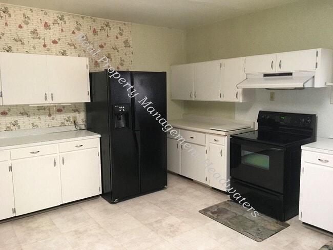 Foto del edificio - 4 Bedroom 2 Bath Farm House for Rent