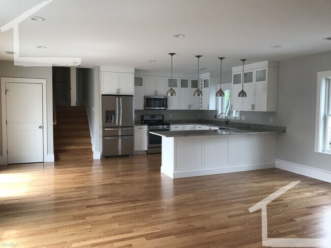 Foto del edificio - 5 br, 3 bath Duplex - 134 Parsons St 2