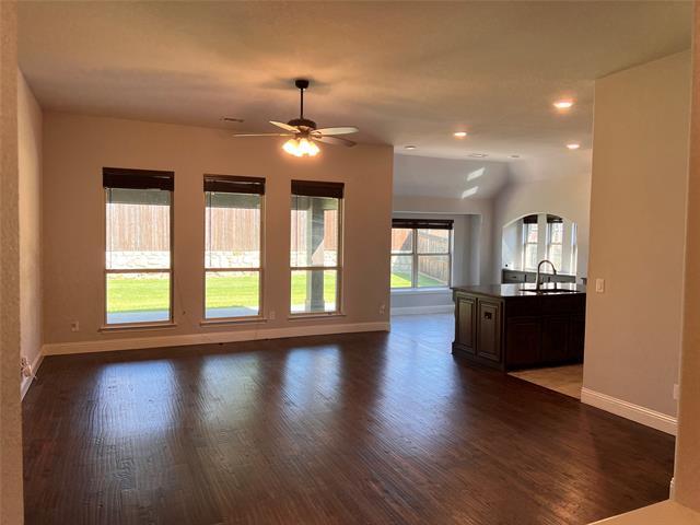 Building Photo - 1304 Lakeview Dr