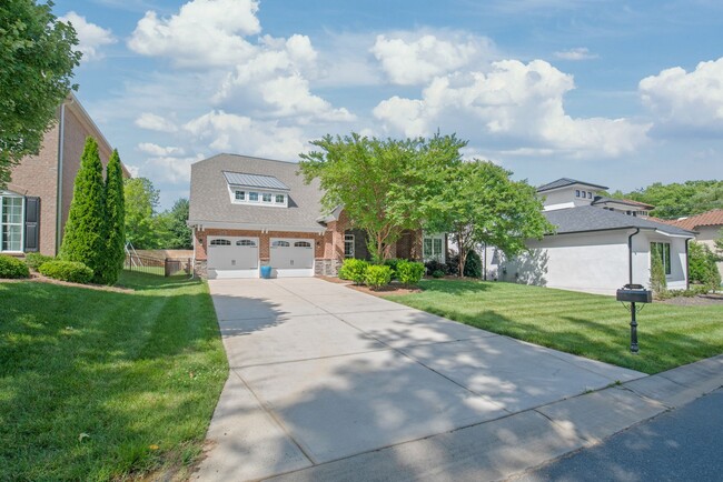 Building Photo - Gorgeous 4 Bedroom Home Off Carmel Road!