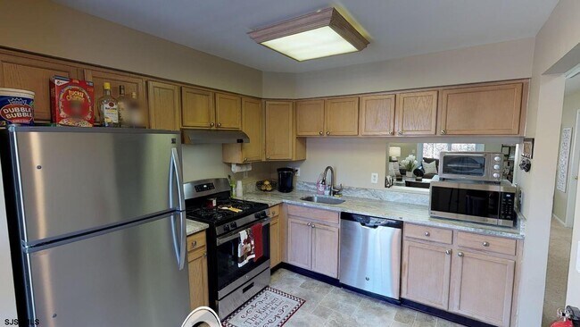 Upgraded Kitchen - 2804 Falcon Ct