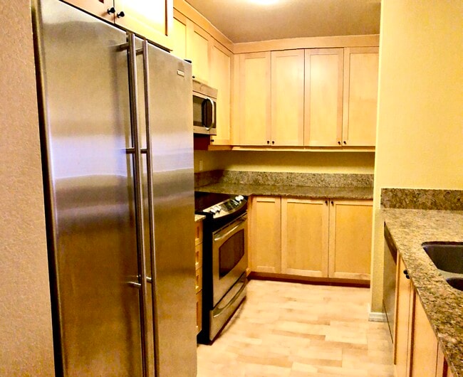 Building Photo - 3440 Lebon Dr