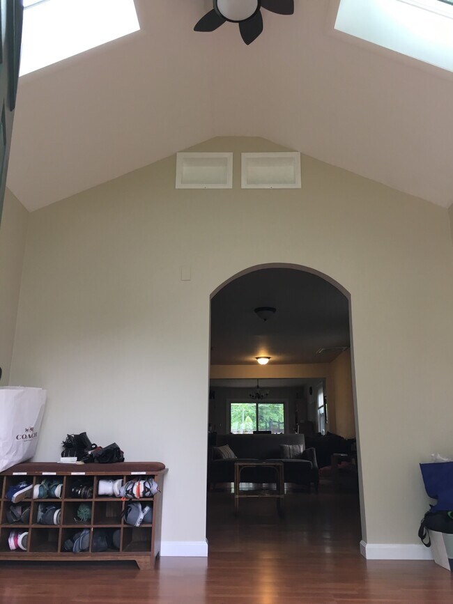 Foyer with vaulted ceilings. View from front door - 7605 Fisher Dr