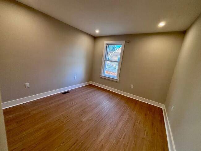 Building Photo - Freshly Renovated 8-Bedroom Home with Large Driveway – Ewing, NJ