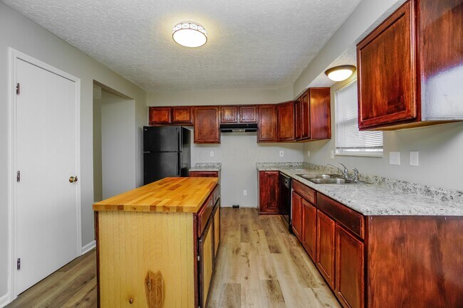 Building Photo - 458 Pruden Dr