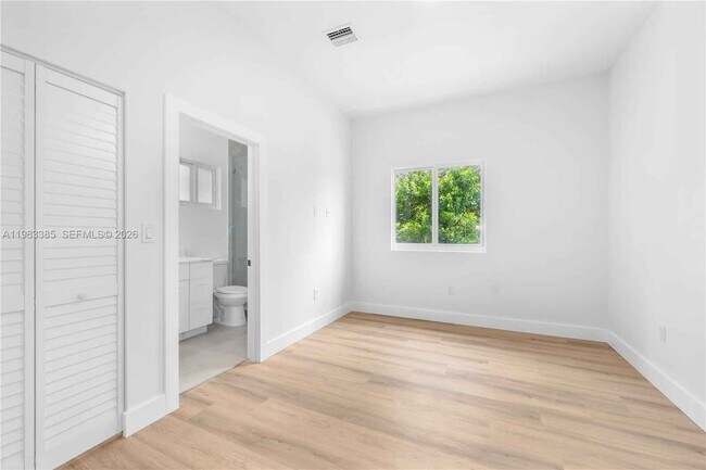 Foto del edificio - 2121 NW 45th St