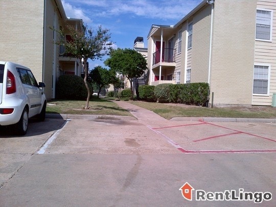 Building Photo - 8630 Easton Commons Dr