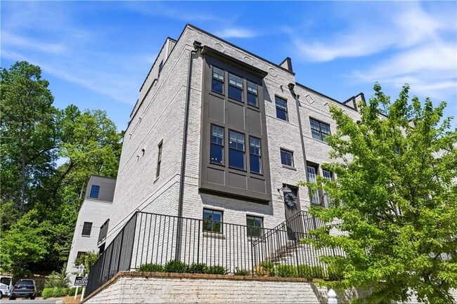 Building Photo - 1801 Huntington Hills Ln NW