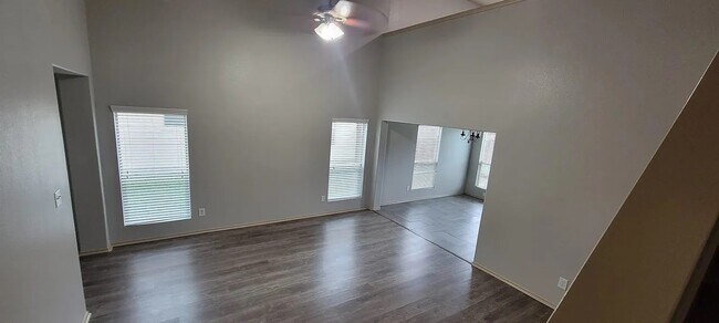 Foto del edificio - 5518 Rustling Gates Ln