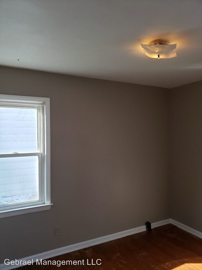 Building Photo - 3 br, 1 bath House - 3202 Sherwood Dr.
