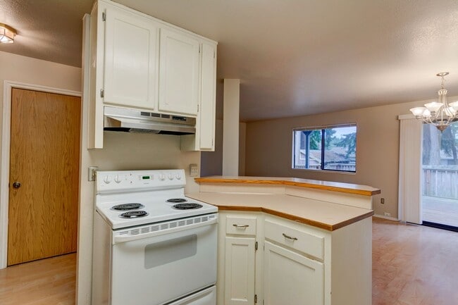 Building Photo - 3 Bedroom 1.5 Bath Pet Friendly House