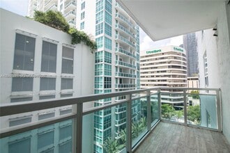 Building Photo - 950 Brickell Bay Dr