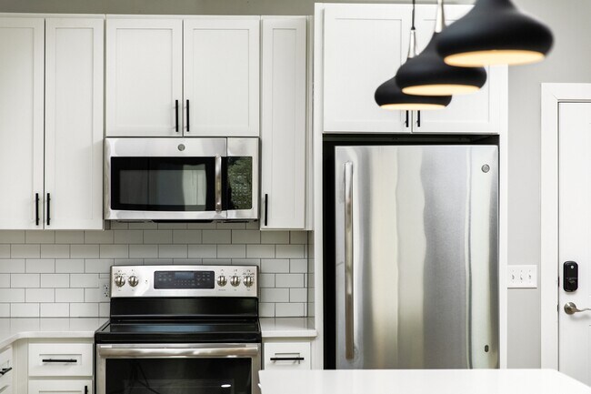 Building Photo - Avalon South End