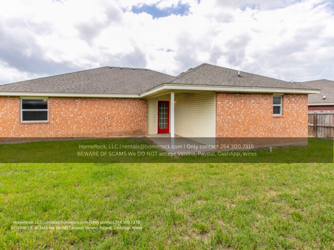 Building Photo - 4 Bedroom 2 Bath House Available NOW