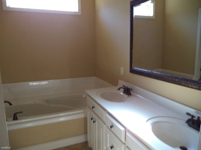 Foto del edificio - 3 br, 2 bath House - 128 Fox Chase Cir