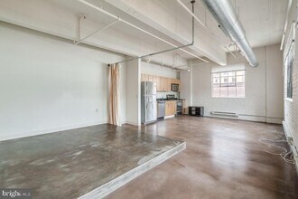 Building Photo - 412 S 13th St