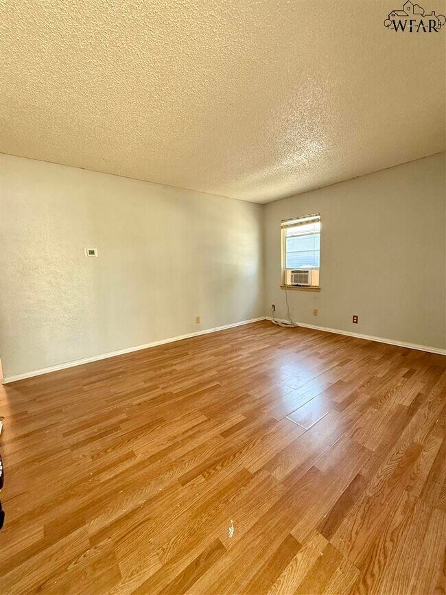 Foto del edificio - 1405 Tanbark Rd