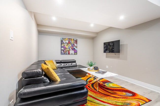 Building Photo - 114 Shoreview Pl