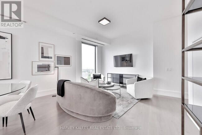 Building Photo - 215 Lonsdale Rd