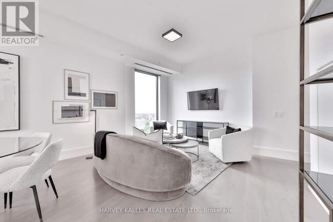 Photo du bâtiment - 215 Lonsdale Rd