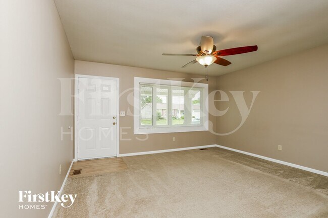 Building Photo - 307 W Sunny Hill Blvd