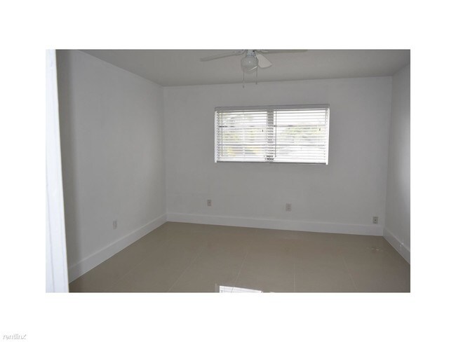 Building Photo - 16030 NE 19th Ct