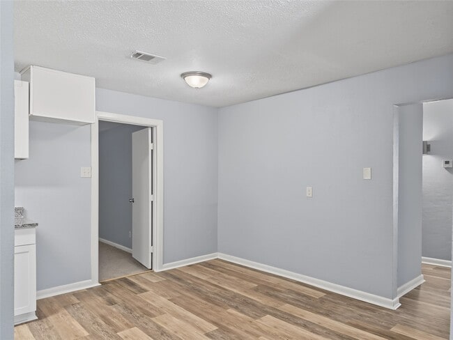 Foto del edificio - 5427 Willow Glen Dr