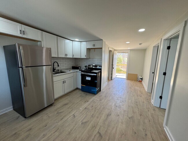 Foto del edificio - 2 bedroom 1 bath Apartment close to campus
