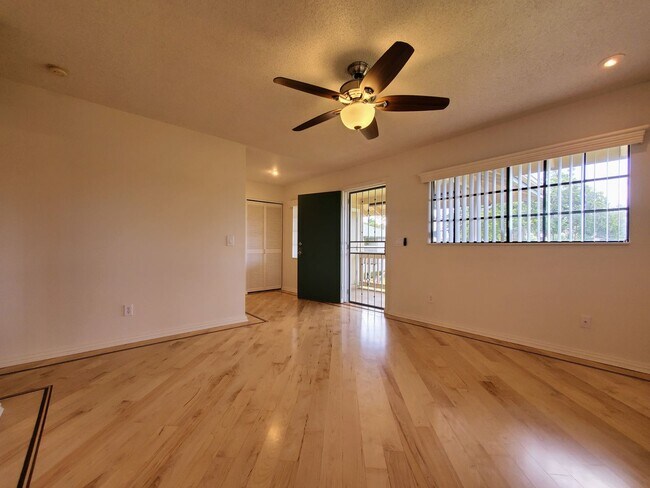 Foto del edificio - AVAILABLE  | Corner Location, One Bedroom,...
