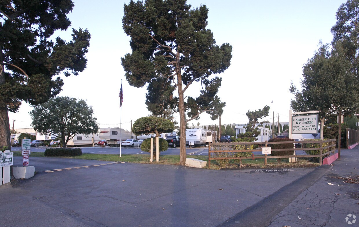 Foto del edificio - 1309 Oakland Rd