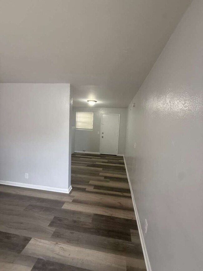 Foto del edificio - 1305 W 6th St