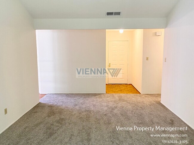 Building Photo - 3309 Huntsman Dr