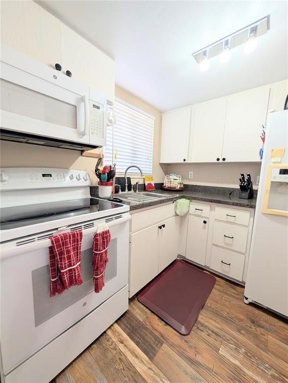 Foto del edificio - 2328 Canal Dr