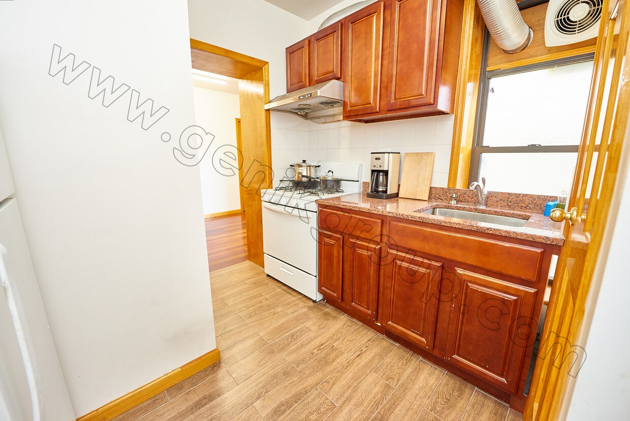 Primary Photo - 358 Broome St