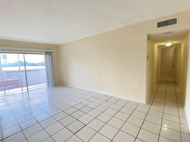 Foto del edificio - 3710 NW 21st St