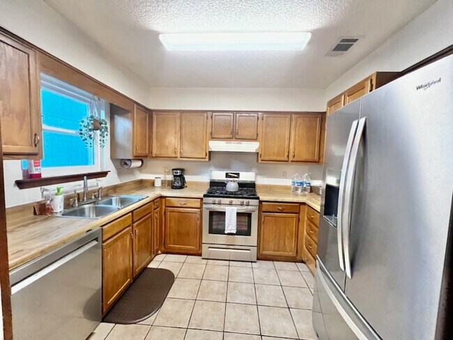 Building Photo - 202 Alonzo Ct