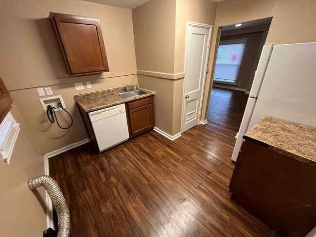 Foto del edificio - **Deposit Special $500**Available Now** 45...