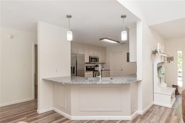 Building Photo - Beautifully Remodeled Home on Lake Forest ...