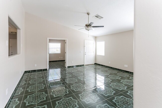 Foto del edificio - 1620 S 228th Ln