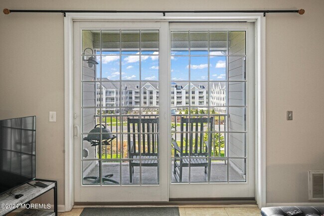 Building Photo - 33 Cooper Ave