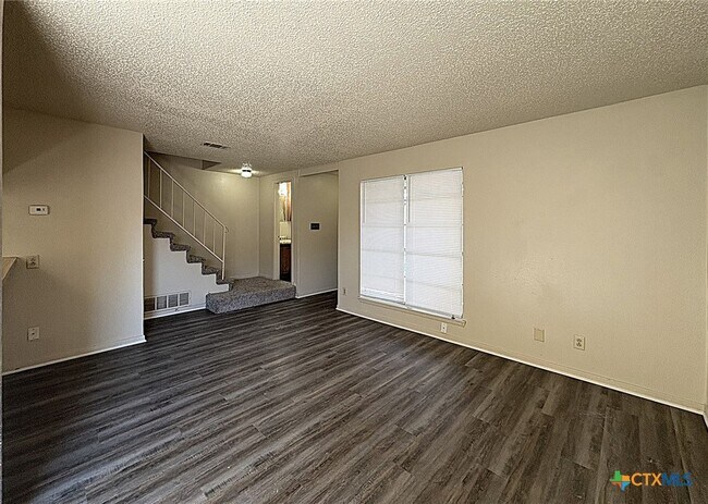 Foto del edificio - 1202 Covey Ln