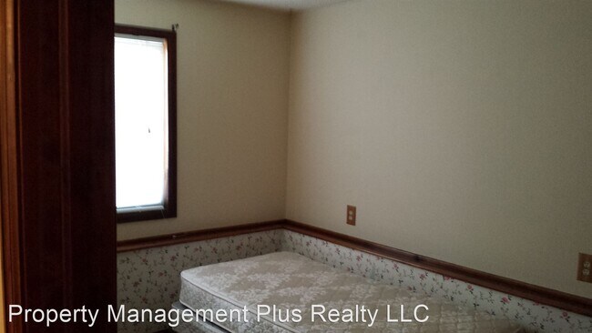 Building Photo - 3 br, 2 bath House - 2032 Tulip St