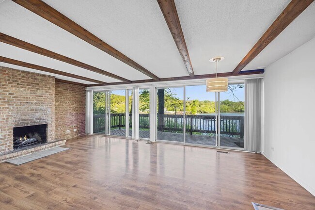 Foto del edificio - 5544 E Lake Dr